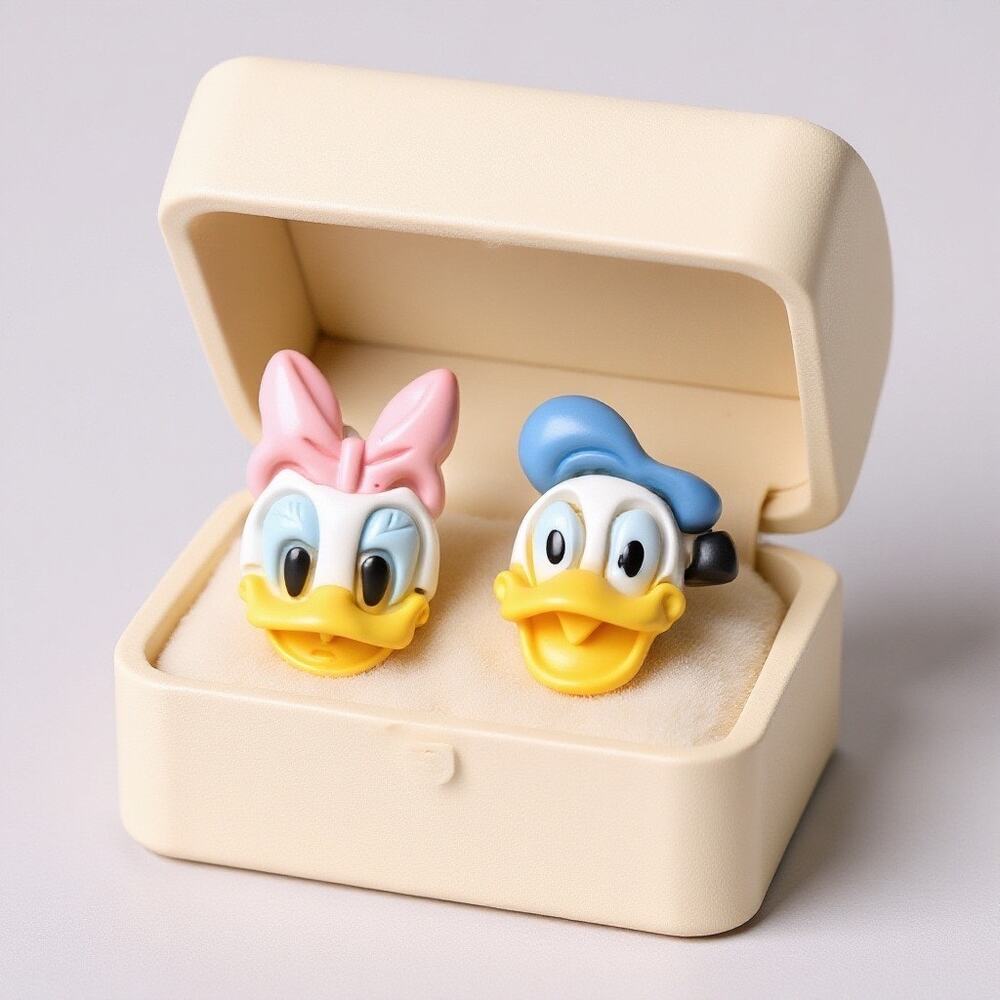 ✨ DISNEY Donald & Daisy Duck Character Stud Earrings ✨